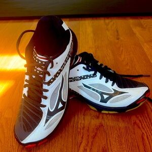 Mizuno Court Volleyball Shoe - USA 7.5